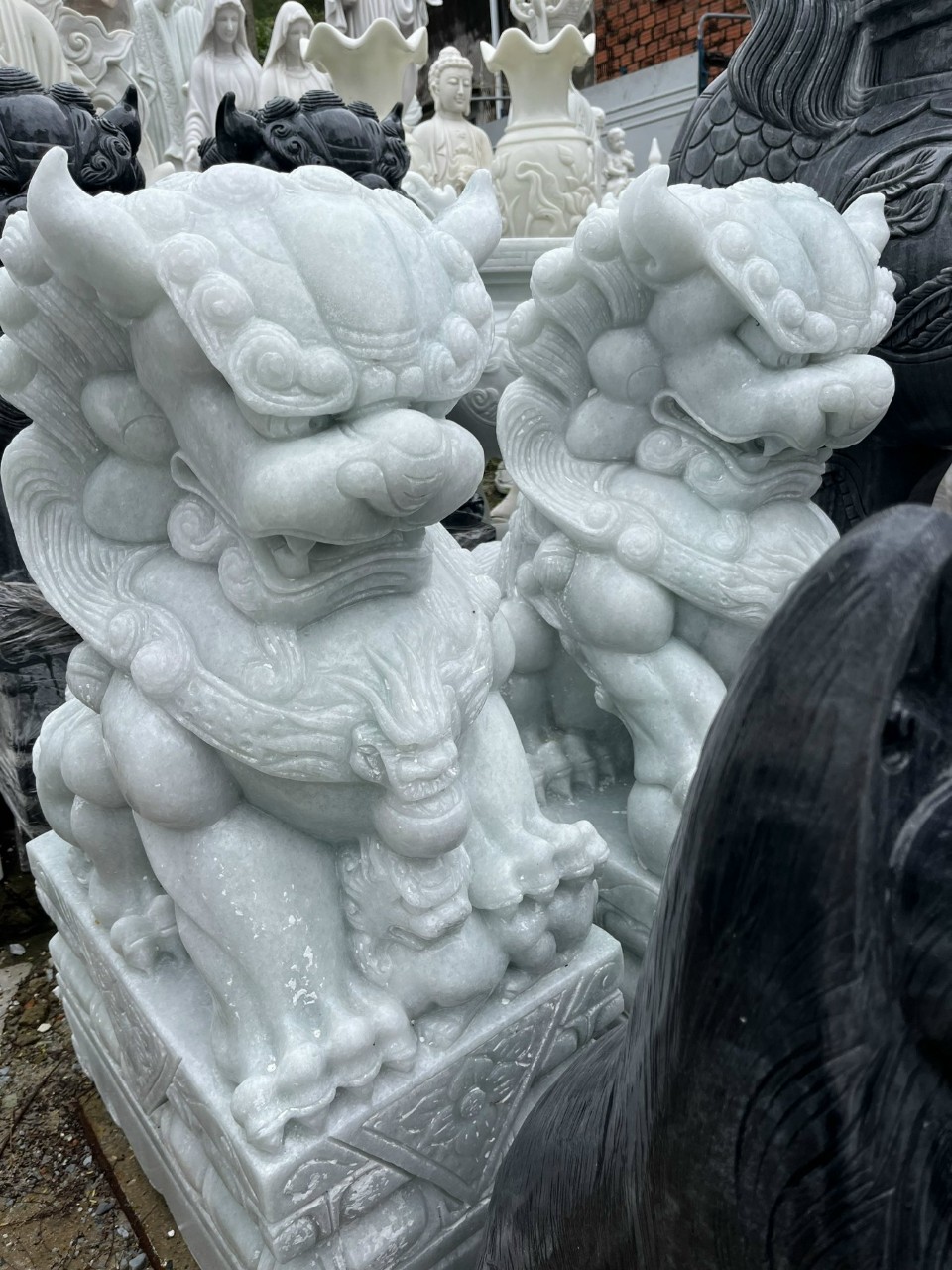 BÁN KỲ LÂN ĐÁ Ở TPHCM