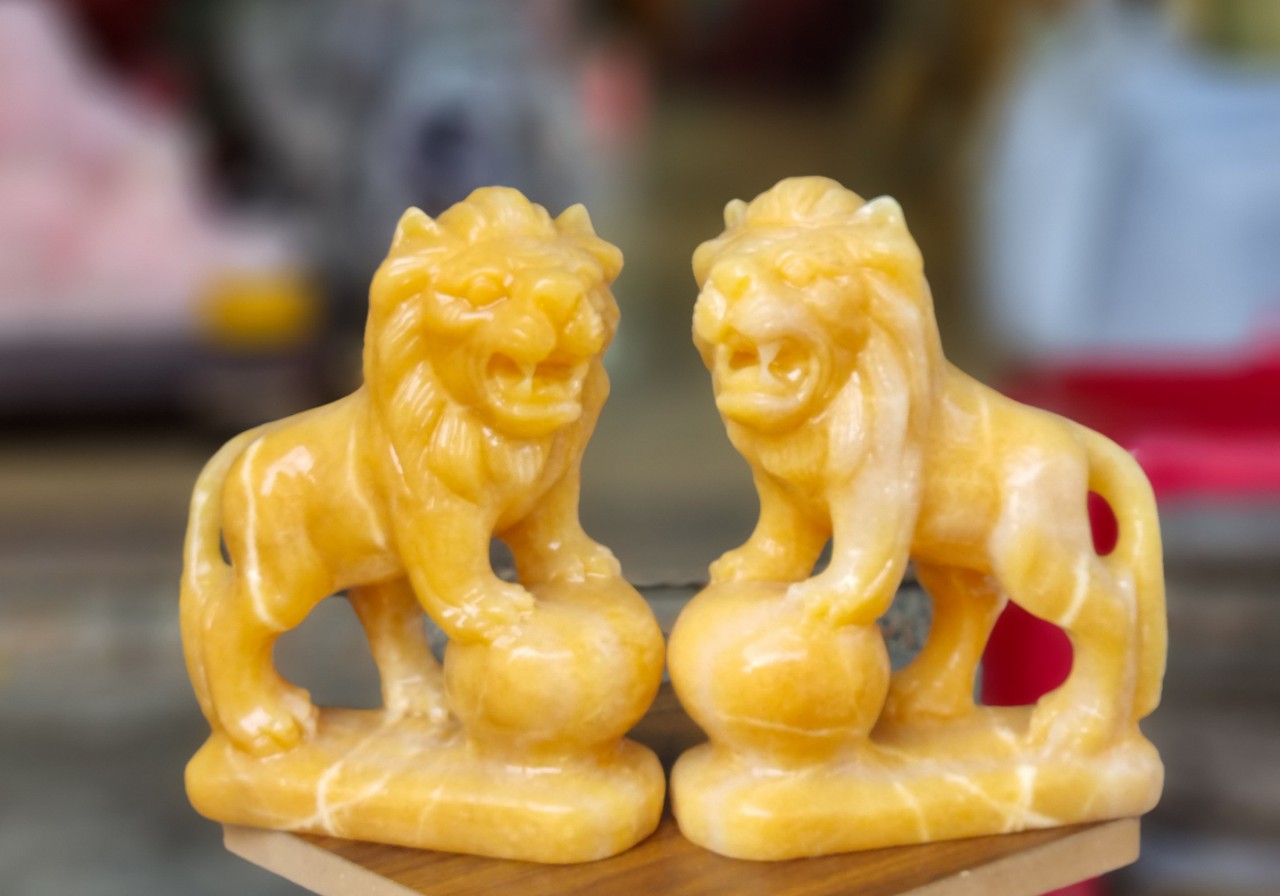 GIÁ MỘT ĐÔI SƯ TỬ ĐÁ
